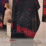 سكارف مطرز يدوياً بنقشة نجمة التوت